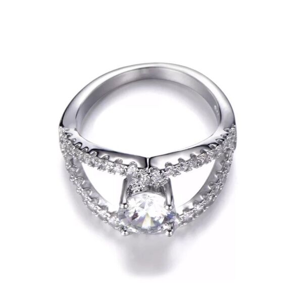 NEW! Dainty “Capella” 925 Crescent Moon Ring 🌙 - Picture 7 of 7